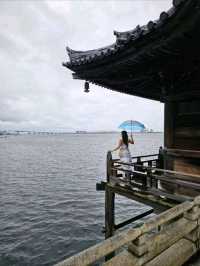 琵琶湖に浮かぶお堂