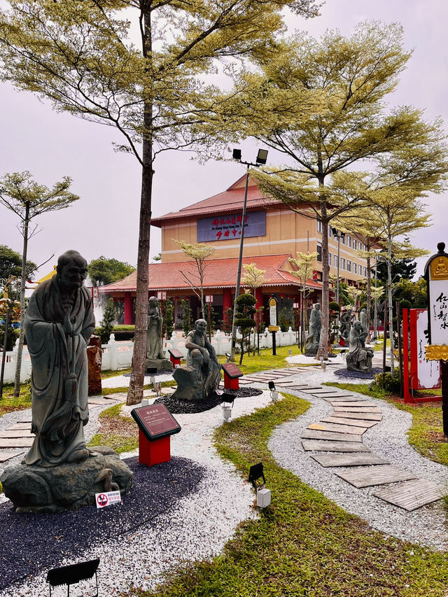 “Fo Guang Shan Dong Zen Temple: A Sanctuary of Peace and Light in Selangor”