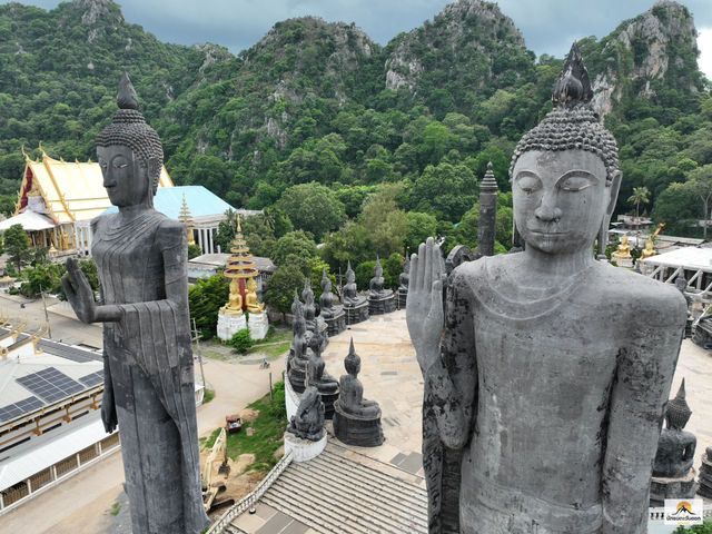 พระพุทธรูปหินลาวา