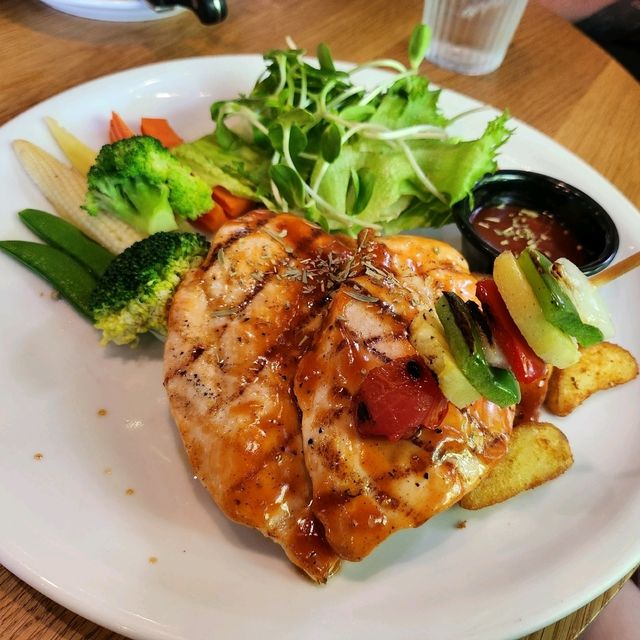 We Cafe phuket ผักออแกนิค farm to table