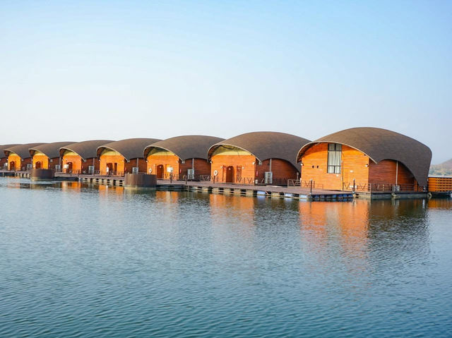 นอนแพริมน้ำแบบ luxury ในเขื่อนศรีนครินทร์