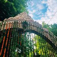 神秘的な洞窟寺院で祈りを捧げる✨