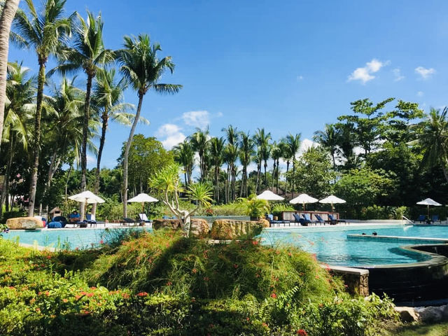 Dusit Thani Krabi Beach Resort ที่พักหรู ติดทะเล