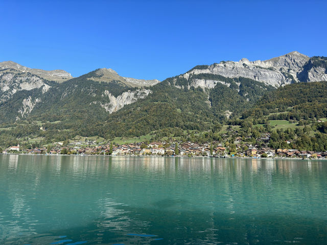 Sunrise Serenity: Witnessing Magic at Lake Brienz