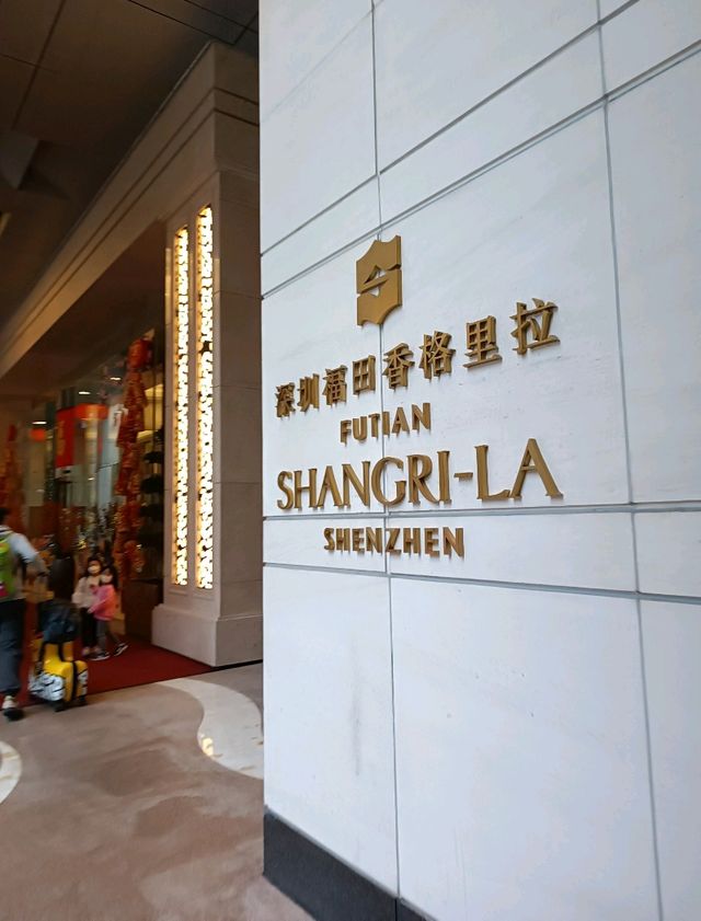會展中心站又食又玩仲可以食酒店自助餐