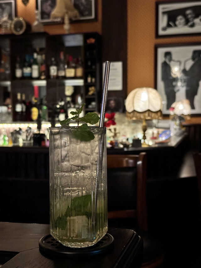 A real good Saigon jazz bar