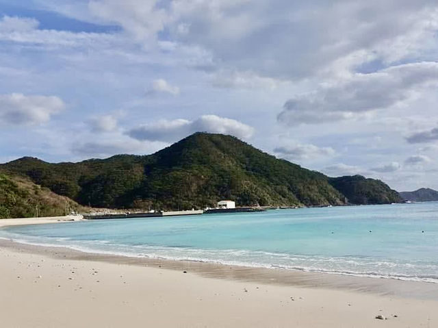 於渡嘉敷島（沖繩最大離島）騎機車ㄧ日遊