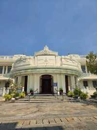 พาเยี่ยมชมพระบรมมหาราชวังและวัดพระศรีรัตนศาสดาราม