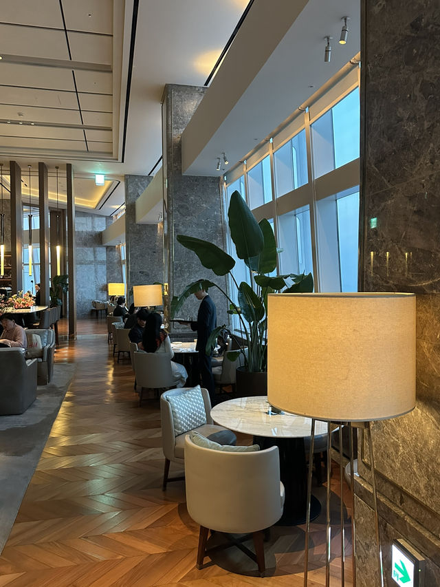 우아한 고층 실내에서 즐기는 🏙️대도시 감성과 커피 한잔의 여유, 잠실 실내데이트 명소🧡