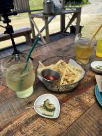 小浜島の海辺で過ごす贅沢な時間「Saltyeed（ソルティード）」ビーチハウスカフェ＆アクティビティ