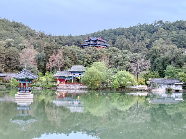 สระน้ำมังกรดำ (Black Dragon Pool) ลี่เจียง 