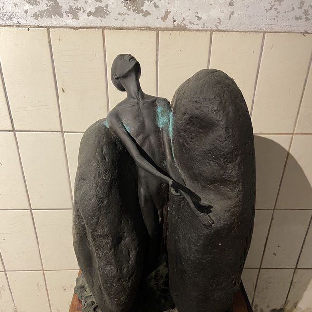 RobertY廢墟暴龍館｜恐龍x藝術的奇幻世界