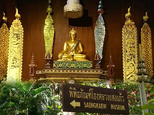 ชม..พิพิธภัณฑ์โฮงหลวงแสงแก้ว