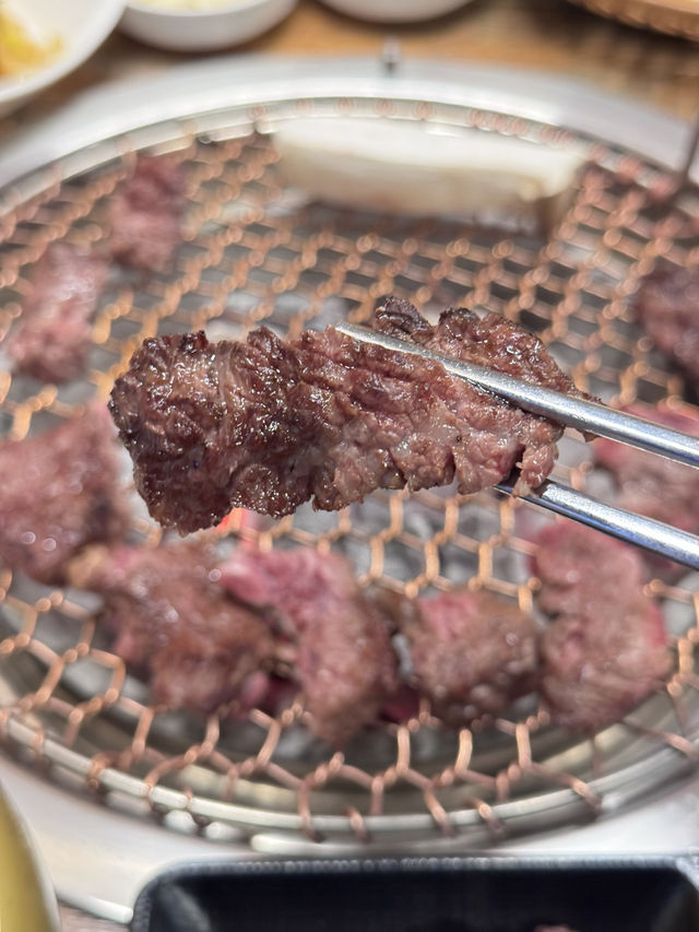 광주 운암동 소고기집 – 참숯 위에 올라간 1등급 한우의 풍미