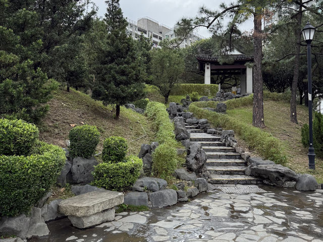 九龍寨城公園 (Kowloon Walled City Park)