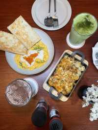 Sips Cafe Bar Cafe ย่านสาทร