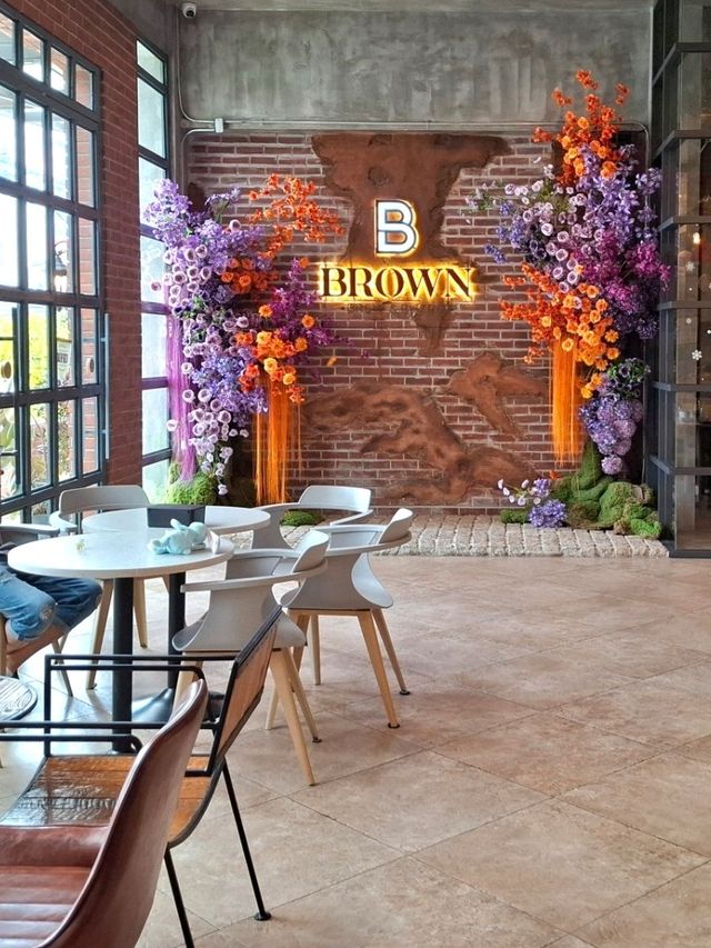 BROWN Brew & Bistro คาเฟ่ฟีลกู๊ดในชะอำ