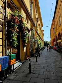 Bologna – Italy’s Underrated Gem of Food, Knowledge & Soul