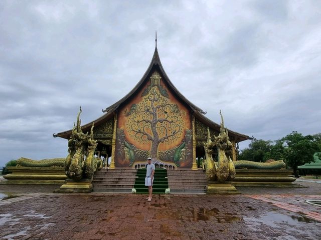 วัดสิรินธรวรารามภูพร้าว (วัดเรืองแสง) อุบลราชธานี