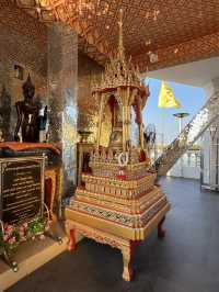 หลวงพ่อโต (Wat Intharawihan)