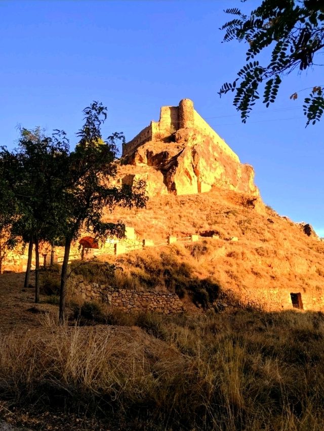 羅卡擁有豐富多彩的藝術和建築遺產，無疑令人感興趣