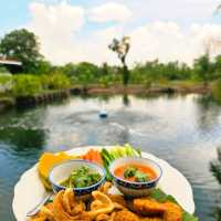 ร้านอาหารเหนือเมืองแปดริ้ว