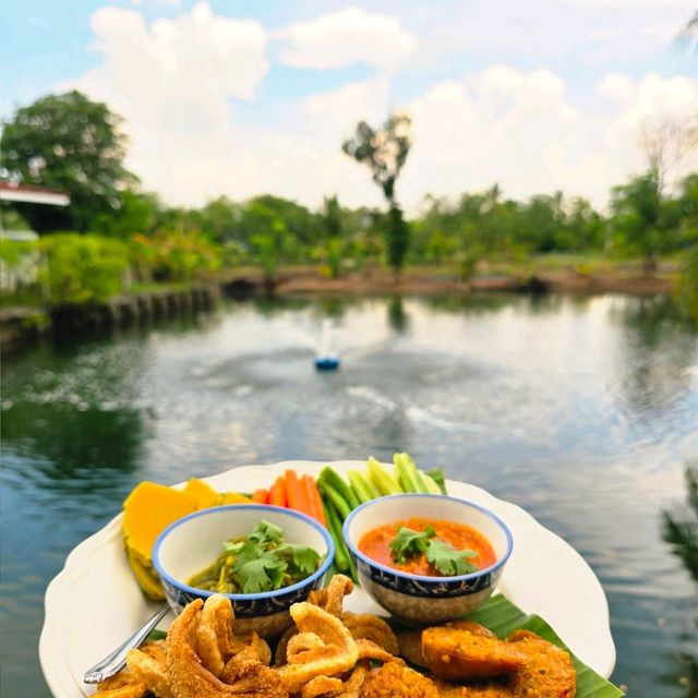 ร้านอาหารเหนือเมืองแปดริ้ว