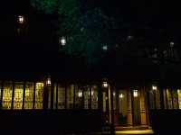 《同理古鎮》夜の闇に浮かび上がる世界遺産の庭園