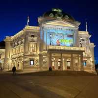 🏛️ *Imperial Grandeur at Maria-Theresien-Platz: Vienna’s Museum Quarter Jewel✨🇦🇹