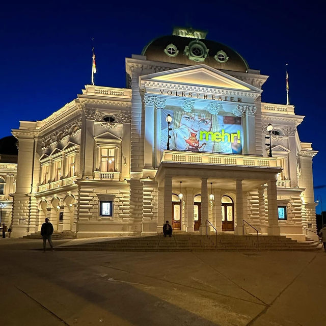 🏛️ *Imperial Grandeur at Maria-Theresien-Platz: Vienna’s Museum Quarter Jewel✨🇦🇹