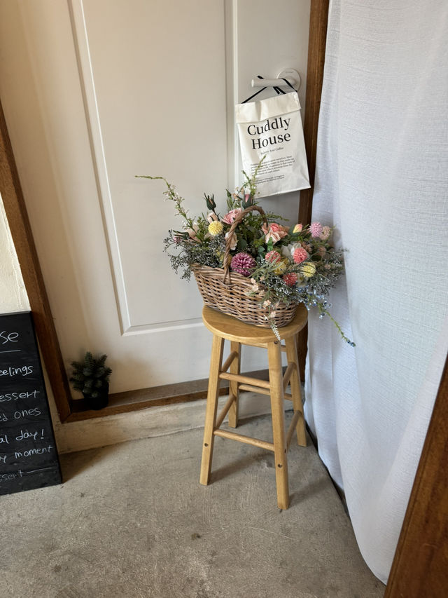 お花がたくさん飾られているフラワーカフェ💐