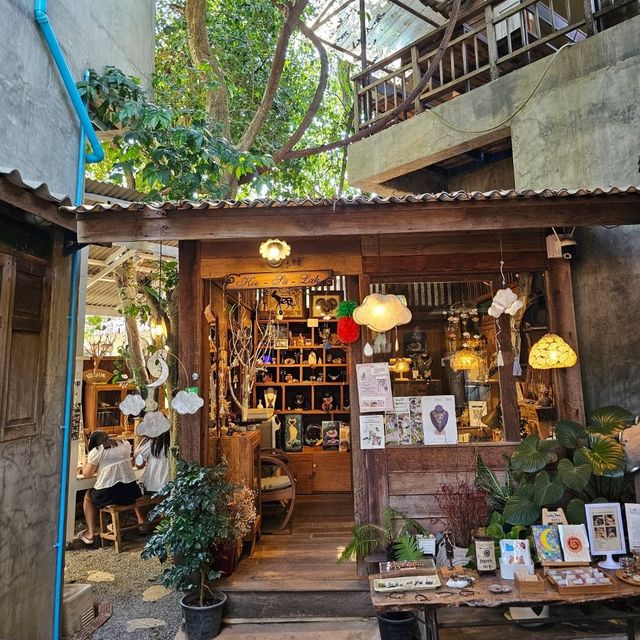 🕶บ้านข้างวัด เชียงใหม่ | ชุมชนอาร์ทๆ ของคนชิคๆ👓