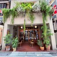 L O U Cafe