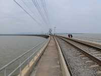 รถไฟลอยน้ำ บ้านโคกสลุง จ.ลพบุรี