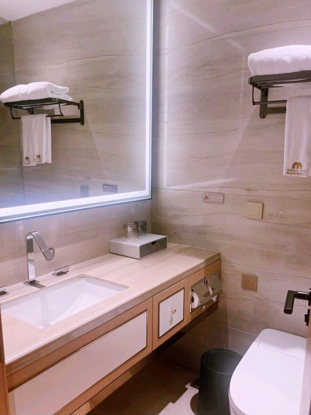 珠海輕奢酒店推薦：珠海象住明珠酒店，使用trip.com預訂能享受最大優惠