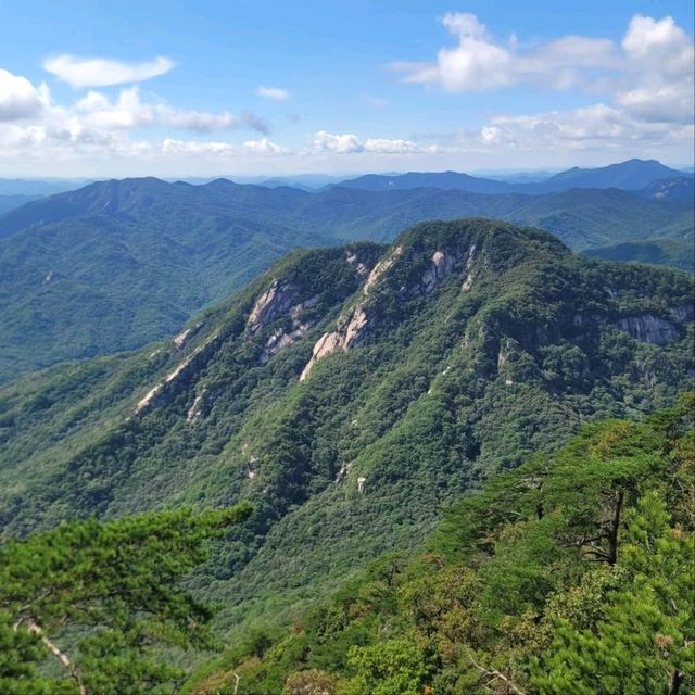 Laid-back Trails & Sky Views, Heeyangsan