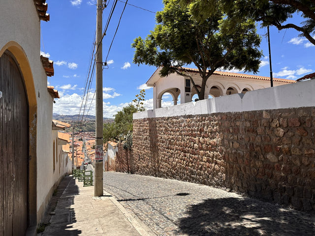 【Mirador de La Recoleta｜スクレで出会う白い街並みと絶景の展望台】