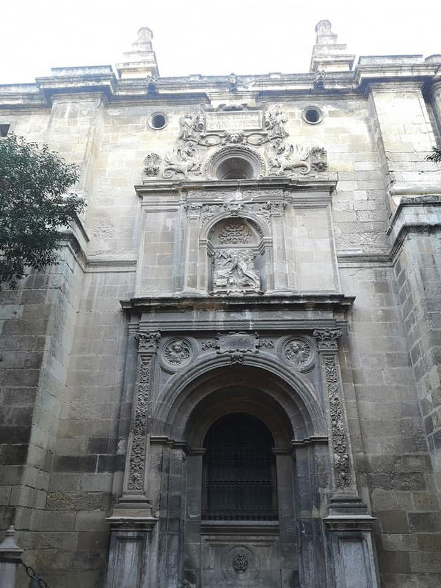 歴史と芸術が息づくグラナダ大聖堂⛪✨ 壮大な建築美に心奪われる場所です。 #グラナダ大聖堂 #スペイン旅行 #歴史建築