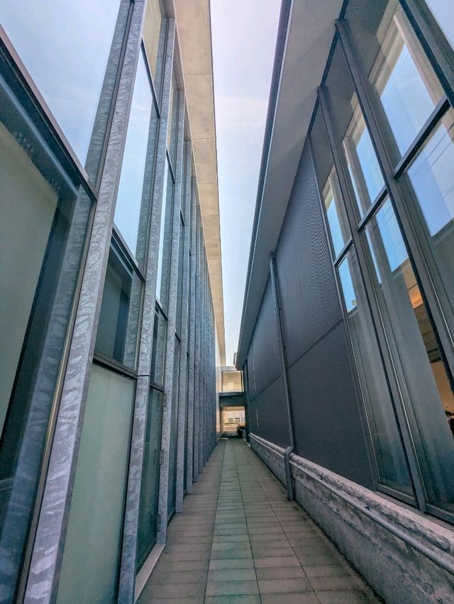 神戶 | 兵庫縣立美術館，安藤忠雄代表性的清水模建築
