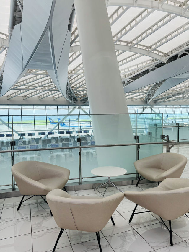 飛行機✈️と本が楽しめるスタバ☕️は羽田空港第2ターミナル⟡.·