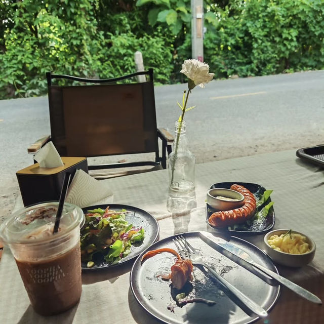 🌲 Yoo Pha – อยู่ป่า แต่ไม่โดดเดี่ยว  