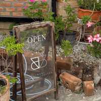 Thara Cafe • Napa, Chonburi  🛖🌿🌷🐈🫧 