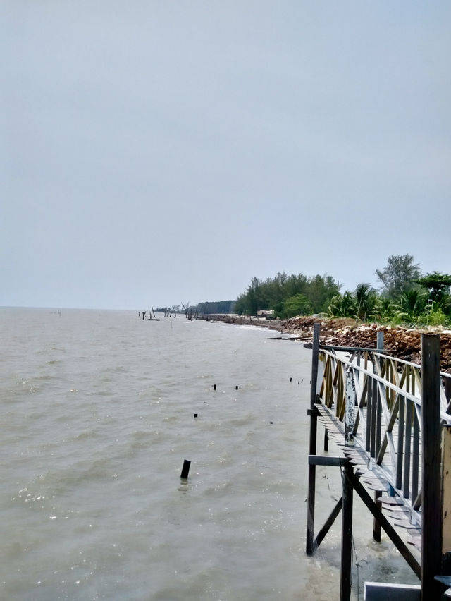 Sunset strolls and seaside nostalgia at Lover’s Bridge, Tanjung Sepat