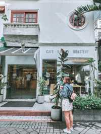 Sarnies Roastery – A Calm & Cozy Café Morning in Bangkok 🌿☕📍