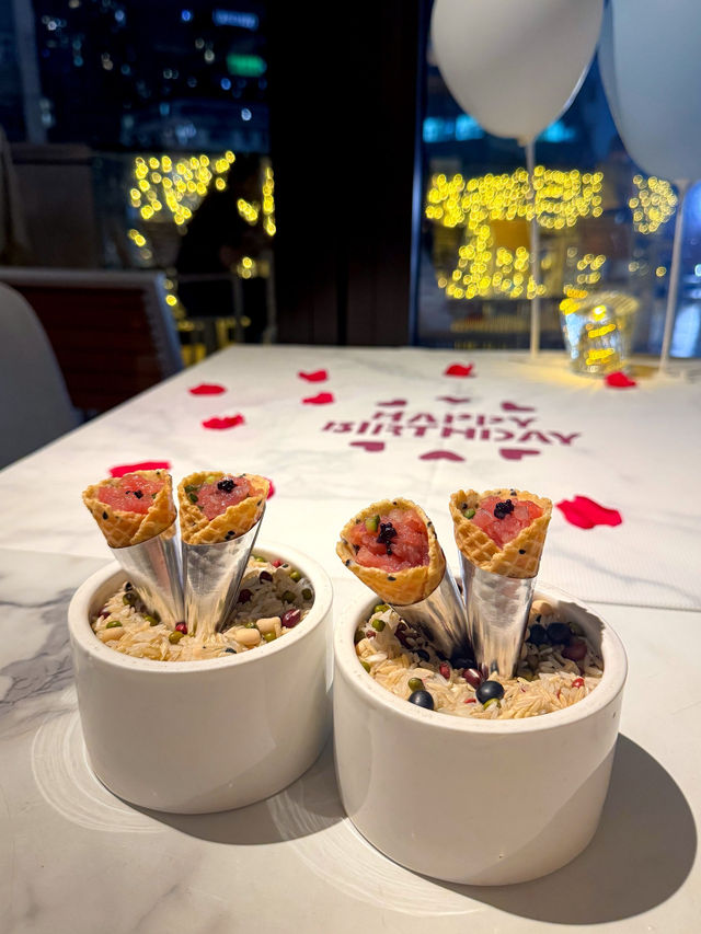 🎈旺角儀式感餐廳｜預約即送生日裝飾＋專屬甜品｜LAB EAT 慶生活動感十足！