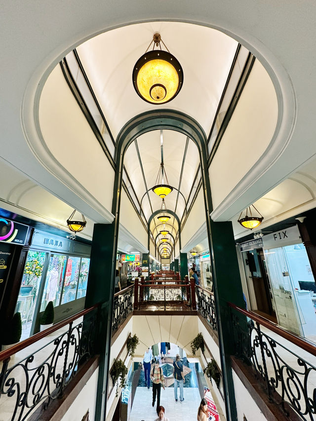 The Arcade Singapore – A Modernist Icon at Raffles Place 🏢⛅