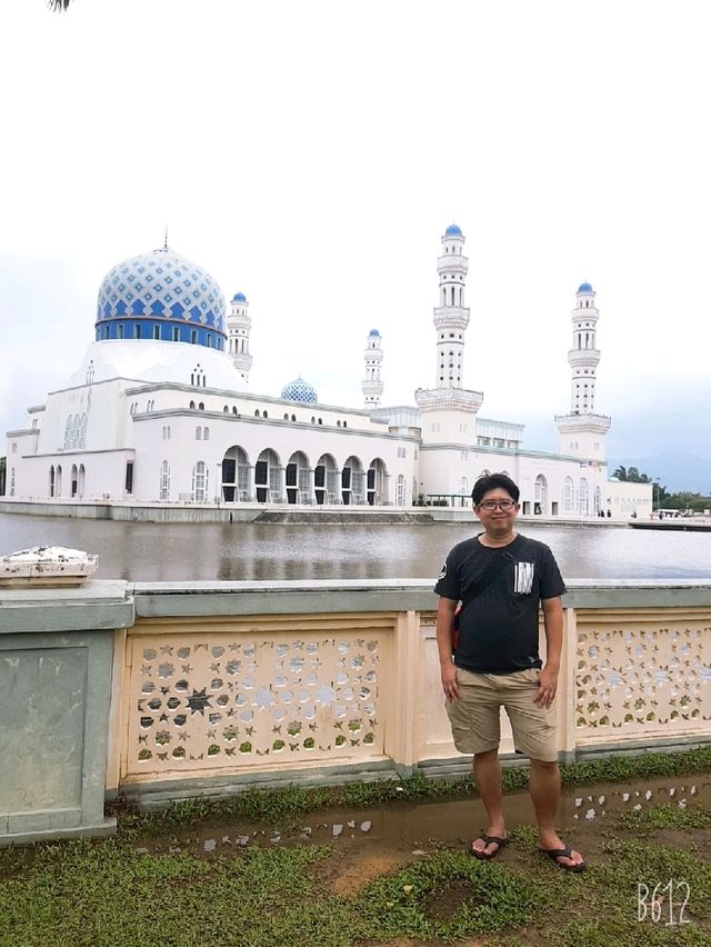Sabah’s Stunning Mosques – Pink & Floating Gems 🕌🌸🌊