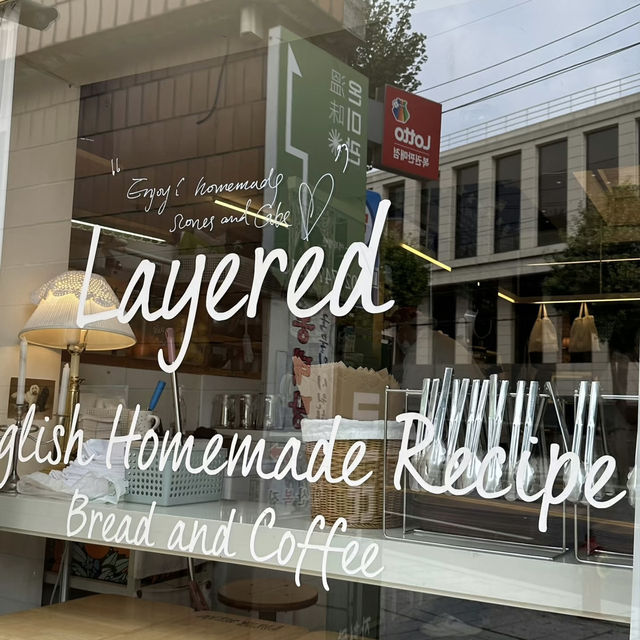 A Vintage Dream of Cream & Crumble – My Visit to Cafe Layered, Seoul