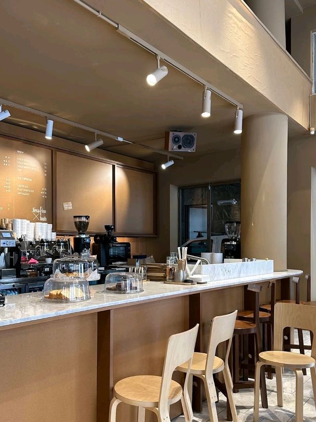 Serafim • Coffee • Bar