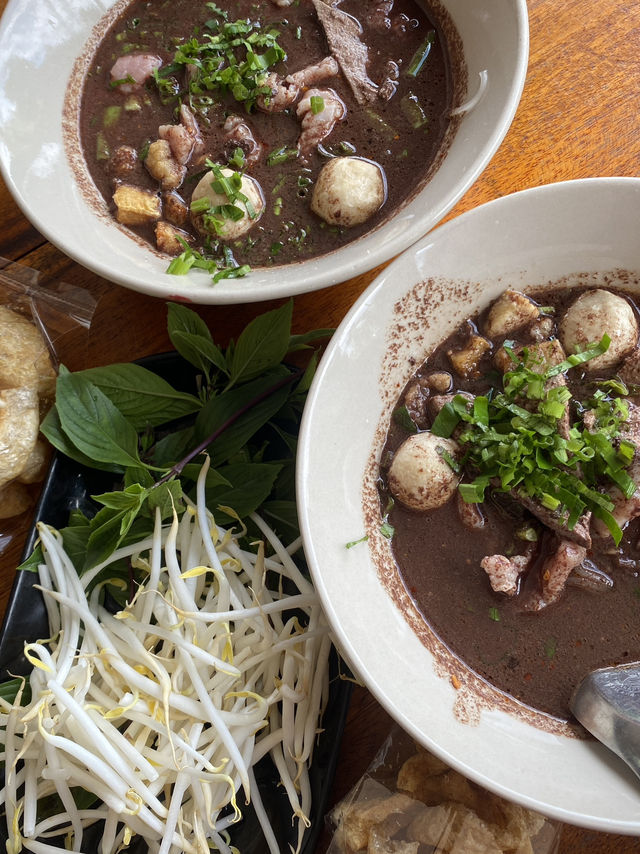 ก๋วยเตี๋ยวตำนานในบาง